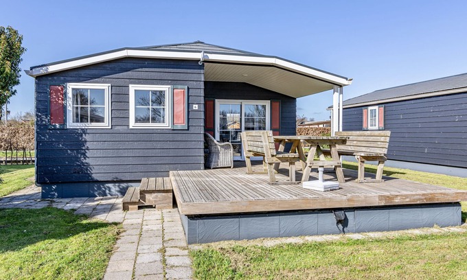Giethoorn House | Chalet "De Grote Belter" is a beautiful chalet for up to four guests. The chalets are fully equipped.