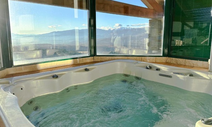 Eyne 2600 Ski Chalet | CHALET DE LA COULEE - Chalet de grand standing avec spa offrant une vue sur la vallée