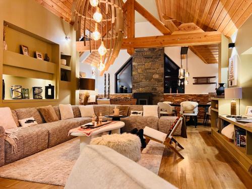 Guchan Ski Chalet | Chalet de luxe contemporain vue 360 degrés sur les montagnes