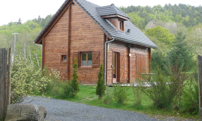 Jassat Ski Chalet | Chalet " Edelweiss ", 70 M2, All comforts, Private garden, Parking space