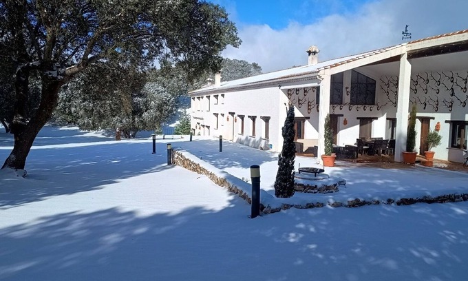 Las Nogueras House | Chalet 'El Pinar De La Lobera' with Mountain View, Shared Pool and Wi-Fi