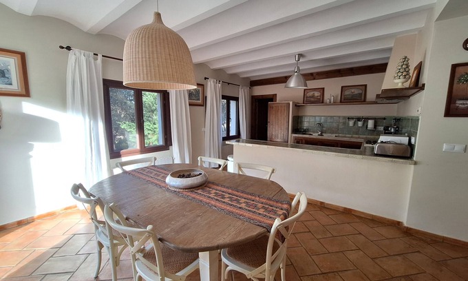 Las Nogueras House | Chalet 'El Pinar De La Lobera' with Mountain View, Shared Pool and Wi-Fi
