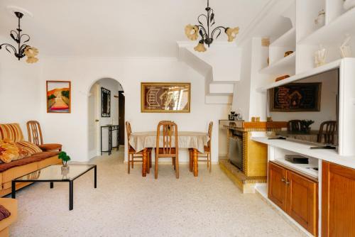 Algeciras House | Chalet en Algeciras Con Piscina, Paddle a 4 Minutos de Playa de Getares