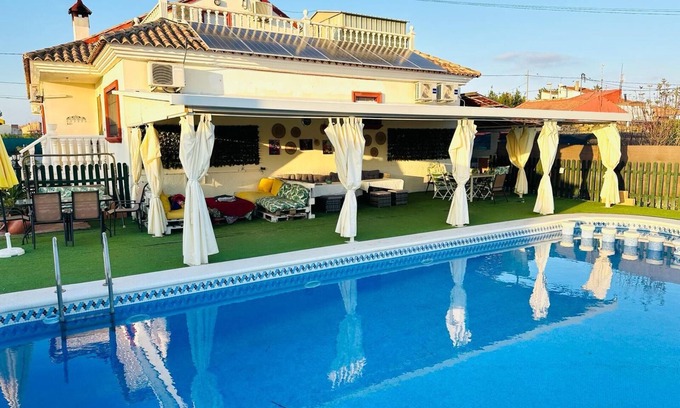 El Palmar Ski Chalet | Chalet en la Huerta a 4 km de Murcia. Spa Caliente y Piscina de Verano