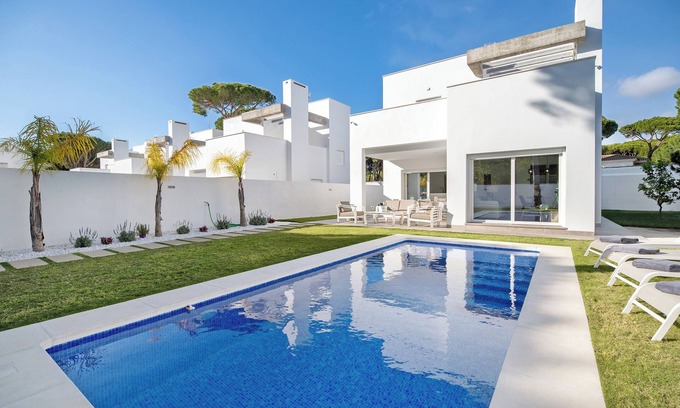 Los Gallos-Cerromolino Villa | Chalet 'Villa Moderna En Chiclana' with Private Pool, Wi-Fi and Air Conditioning