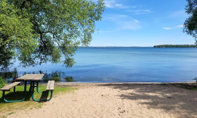 Innisfil Apartment | Chalet Ewart by the lake
