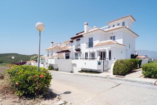 Alcorrin House | Chalet familiar con hermosas vistas al mar en Manilva