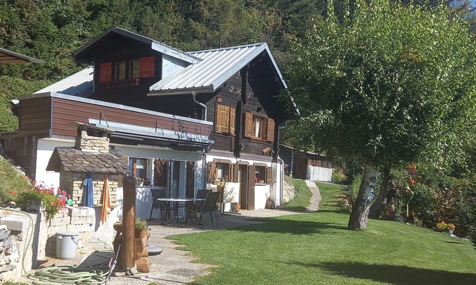 Crans-Montana Ski Chalet | Chalet Familial de 1895 Tout Confort Avec une vue Magnifique