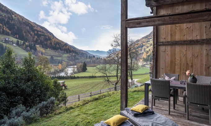 San Martino in Passiria House | Chalet “Ferienhaus im Stadl” with Mountain View, Wi-Fi, Sauna, Terrace & Garden