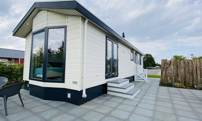 Ouwerkerk House | Chalet for 4 persons on a cozy campsite in Ouwerkerk