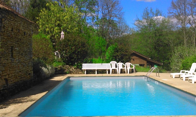 Marquay Ski Chalet | Chalet for 5 (1 large adult bedroom + children's sleeping area on mezzanine) - swimming pool