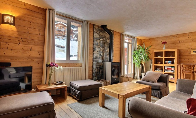 La Roche Ski Chalet | Chalet for 12 with sauna, jacuzzi, wifi, parking, pets allowed