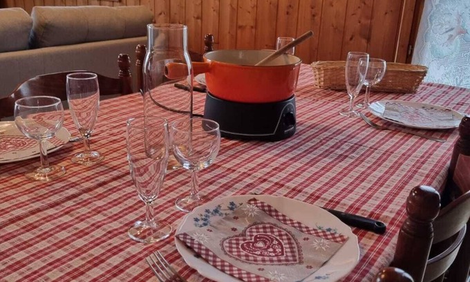 Le Bouchet-Mont-Charvin House | Chalet des Tuiles close to hiking trails (pets welcome!)