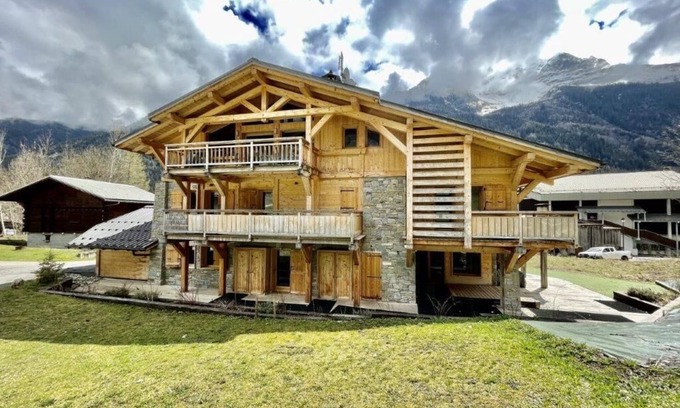 Les Contamines-Montjoie Ski Chalet | Chalet 400 m2 - 8 bedrooms, at the foot of the slopes and lifts - up to 25 people