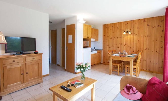 Saint-Etienne-en-Devoluy Ski Chalet | Chalet, wifi, fitness, swimming pool, terrace, balcony, parking, tv, ski locker, 40-50m²