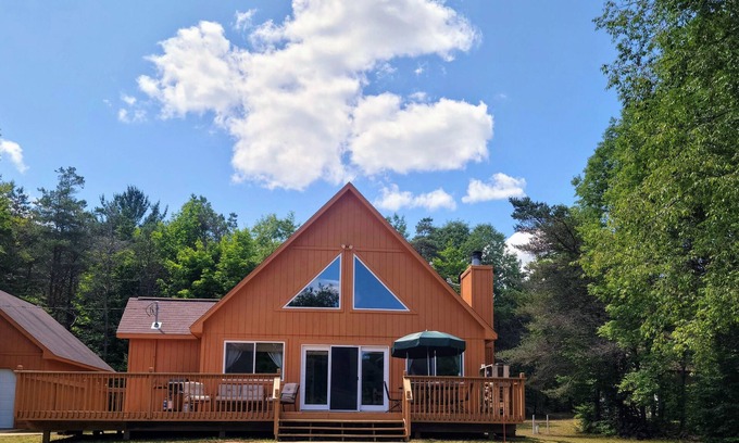 Northeast Michigan Ski Chalet | Chalet Getaway on 20 Acres