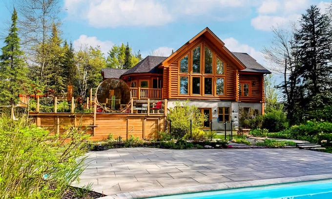 Mille-Isles Ski Chalet | Chalet Golden Bear at Fiddler Lake with spa, sauna, and private pool