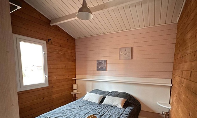 Bretagne-d'Armagnac Apartment | Chalet 'Guzet 4 Personnes 26' with Private Terrace, Private Garden and Wi-Fi