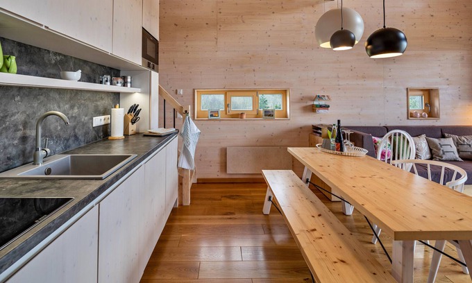 Mulverstedt Ski Chalet | Chalet 'Hainichhöfe 8' with Shared Terrace and Shared Garden