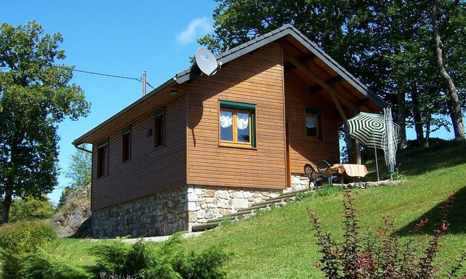 Saint-Genes-Champespe Ski Chalet | Chalet Hêtre, in the middle of a corner of paradise in Sancy-Artense (63)