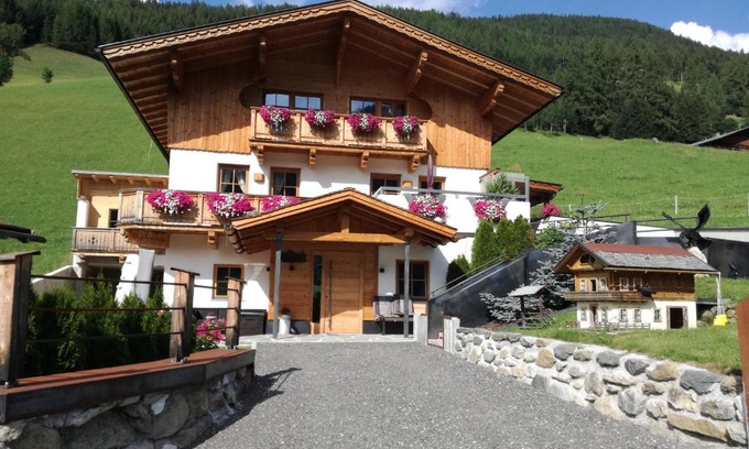 Kartitsch Apartment | Chalet Heidi