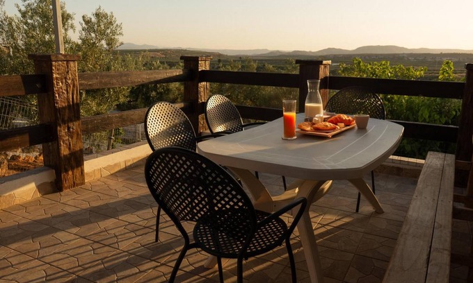 Pozo Alcon Ski Chalet | Chalet 'Hermosa Vista' with Mountain View, Private Pool and Wi-Fi