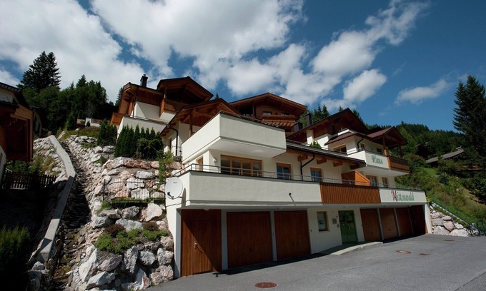 Hinterglemm Ski Chalet | Chalet in Saalbach near Ski Lift & Sauna