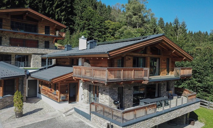 Hinterglemm Ski Chalet | Chalet in Saalbach with Panoramic Sauna