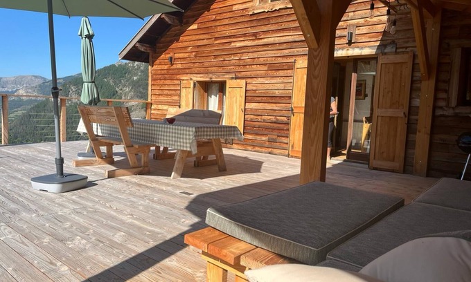 Colmars Ski Chalet | Chalet in beautiful old hamlet at the start of the most beautiful hikes