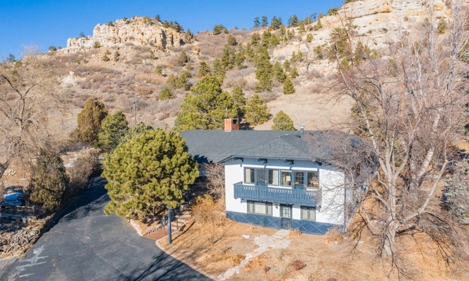 East Colorado Springs Ski Chalet | Chalet in Central Colorado Springs Location, 3 BR, 2 BA, Views, WiFi
