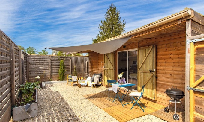 Vertheuil House | Chalet "in Medoc 3" with Private Garden & Wi-Fi