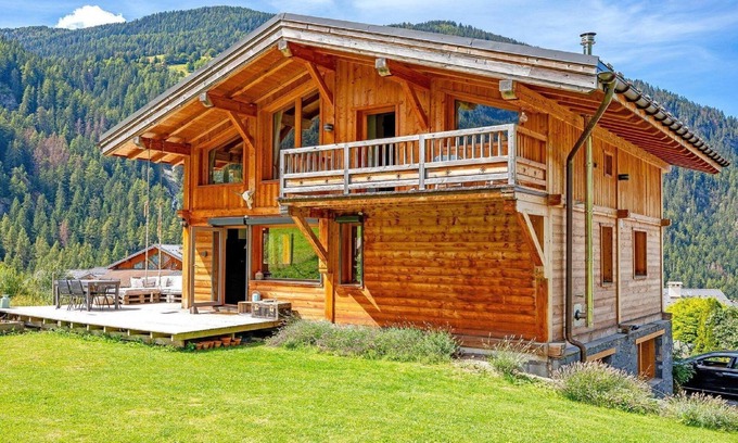 Nancroit Ski Chalet | Chalet in Moulin with Sauna & Stunning Views