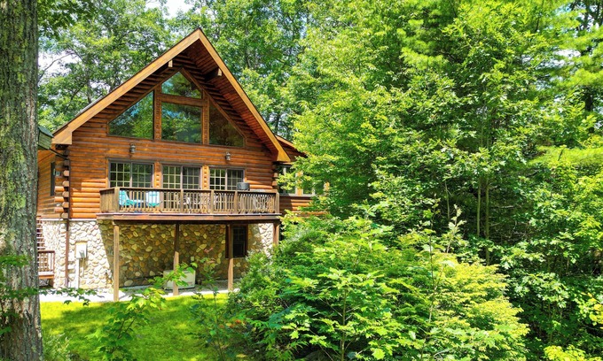 Otis Ski Chalet | Chalet in the Berkshires, Wellness, Family, Lake, Kayaks, Sauna, EV charger & Home Office