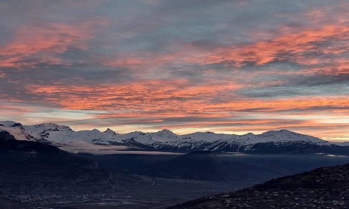 Nendaz Apartment | Chalet in Veysonnaz with Ski-In/Ski-Out Access