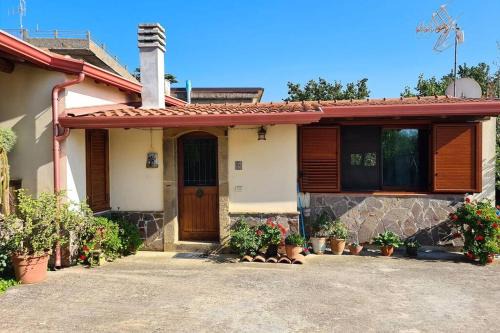 Naso House | Chalet indipendente con parcheggio privato servizio palestra