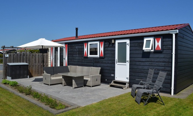 Serooskerke Ski Chalet | Chalet Irene (67): a cozy chalet with lots of privacy near the beach