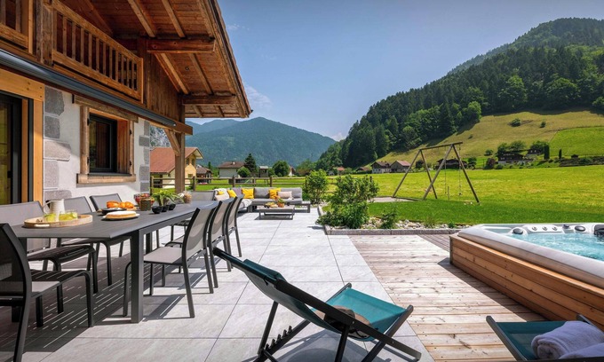 Thones Ski Chalet | Chalet Julena - modern ski chalet for 12, sauna & games room - OVO Network