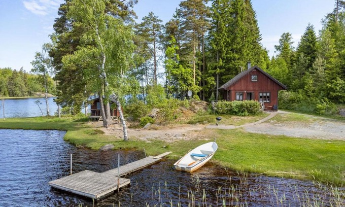 Fargelanda Ski Chalet | Chalet Kasen Sjökanten by Interhome