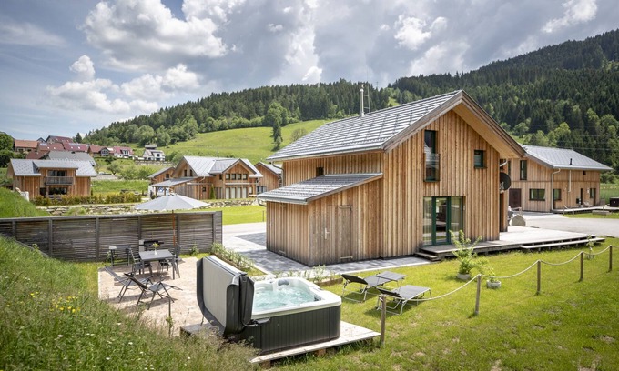 Murau Ski Chalet | Chalet Kreischbergsicht: Whirlpool,Free Tennis,Skislope near and easy to get to!