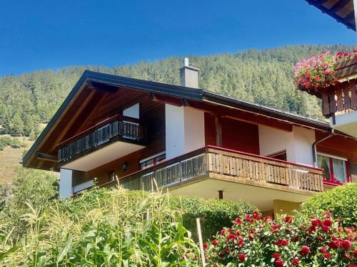 Albinen Apartment | Chalet Kristall 4 1/2 Zimmer-Maisonetten-Haus