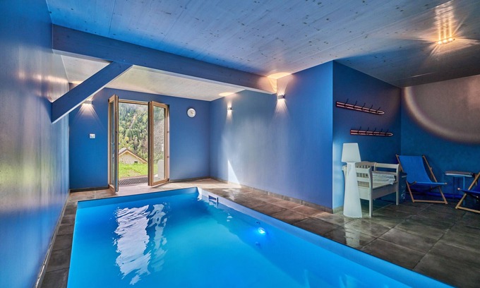 Venosc Ski Chalet | Chalet 'L'Ecrin De Venosc' with Mountain View, Private Terrace and Wi-Fi