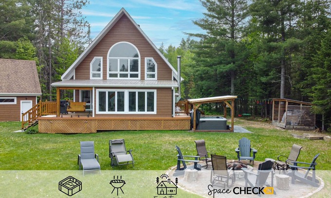 Chertsey Ski Chalet | Chalet l'Hybride~ Jeux & Arcade ~ Spa ~ bord de rivière