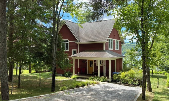 Pohenegamook Ski Chalet | Chalet La Chaumière sur le lac