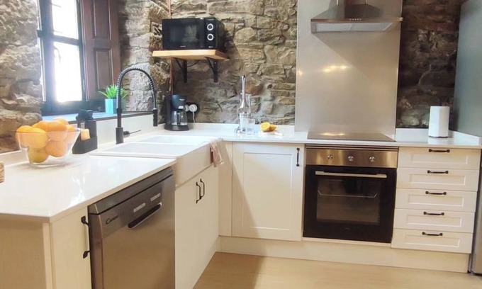 Caboalles de Abajo Ski Chalet | Chalet 'La Escondida' with Mountain View, Private Terrace and Wi-Fi