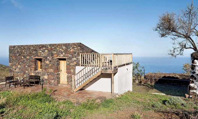 Tigaday Ski Chalet | Chalet 'La Higuera' with Sea View, Shared Terrace and Wi-Fi