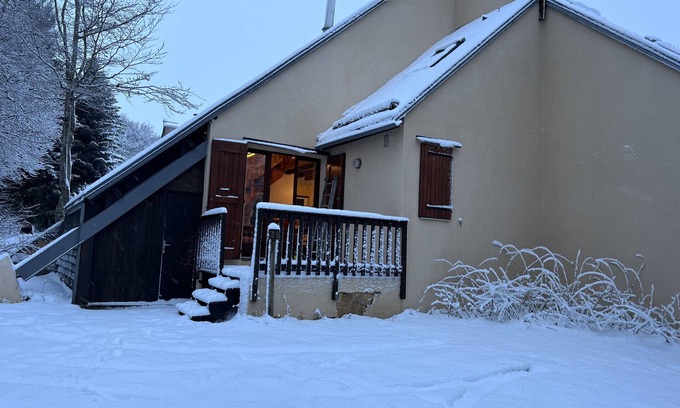 Laguiole Ski Chalet | Chalet Laguiole Aubrac at the foot of the slopes