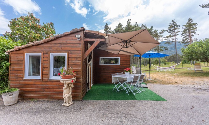 Saint-Auban Apartment | Chalet 'Le Nid Douillet Havre De Paix' with Mountain View, Shared Garden and Wi-Fi