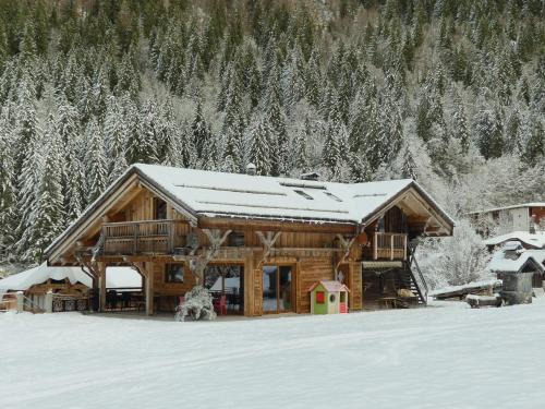 Les Prodains Ski Chalet | Chalet le Nid independant mountain chalet