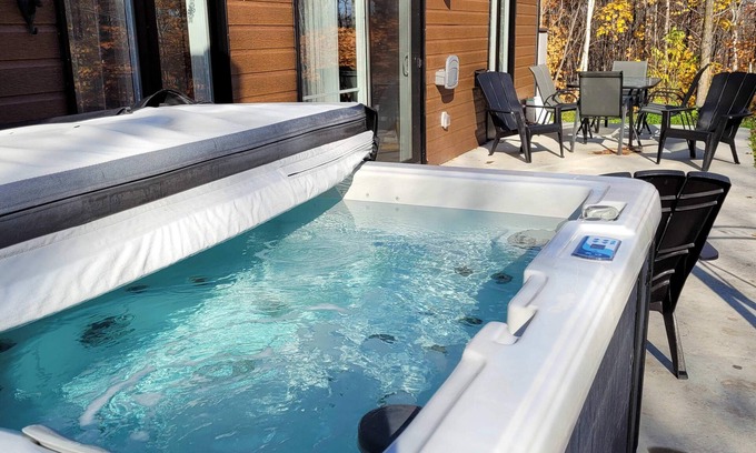Chertsey Ski Chalet | Chalet le Petit Castor | Spa