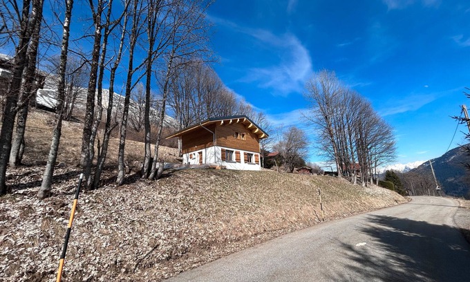Le Reposoir Ski Chalet | Chalet "Le Petit Ranch" with Mountain View and Private Garden